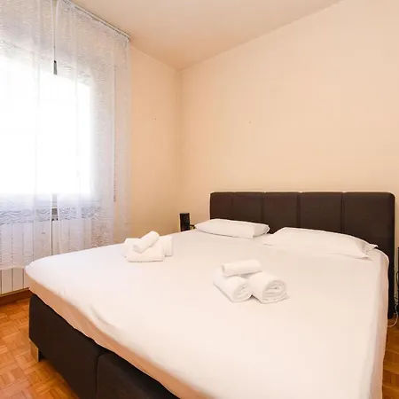 Apartman Desenzanoloft Official Partner Marriott Homes & - Charming On The Front *