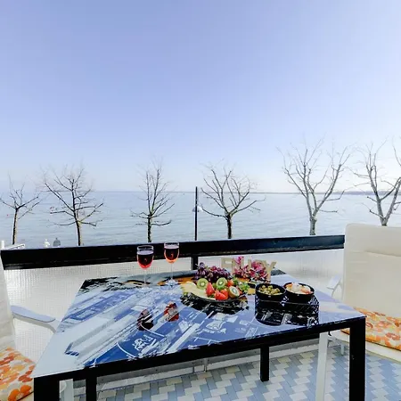 Desenzanoloft Official Partner Marriott Homes & - Charming On The Front Apartman *