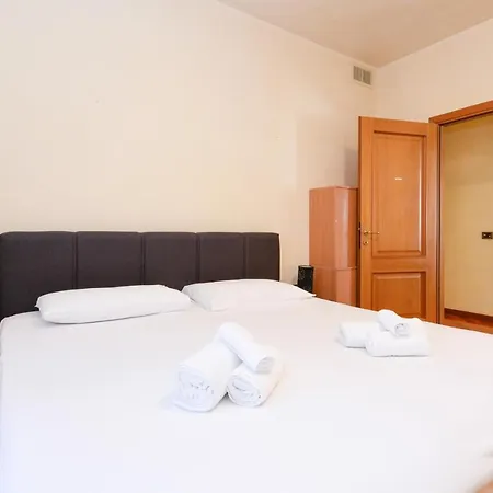 Desenzanoloft Official Partner Marriott Homes & - Charming On The Front Apartman Desenzano del Garda